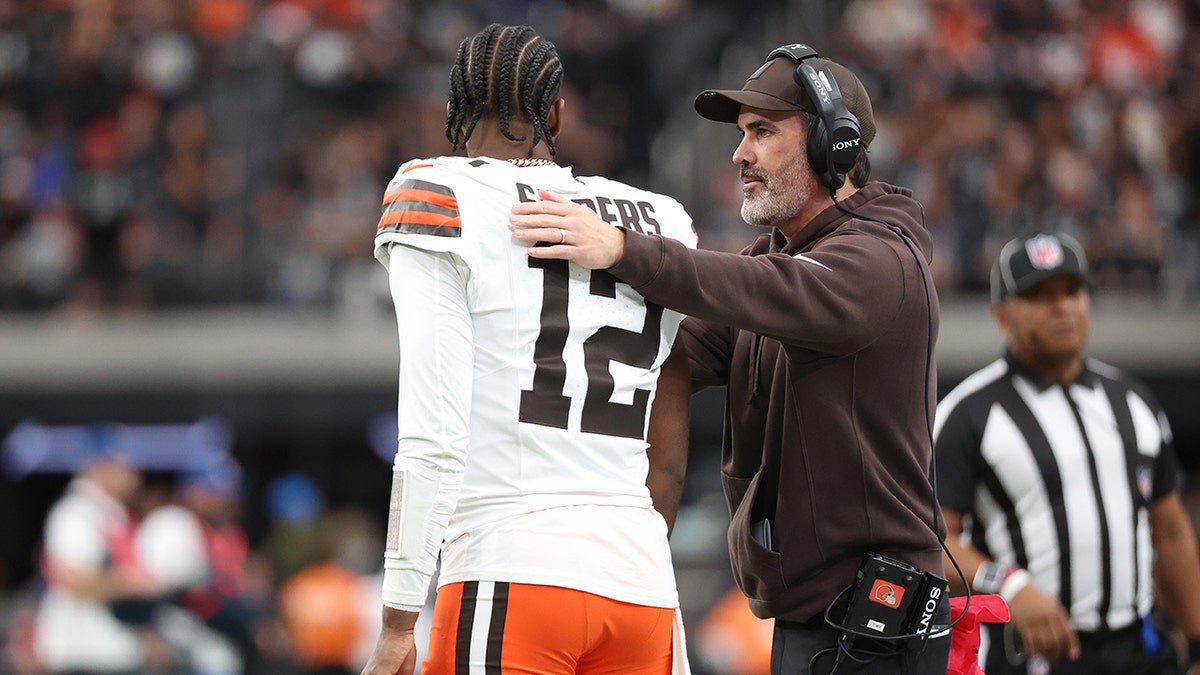 Browns' Shedeur Sanders defends Kevin Stefanski against 'sabotage' claims from supporters at george magazine