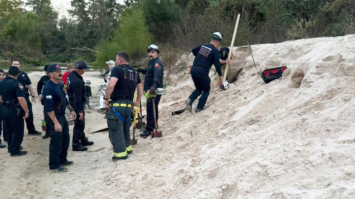 Texas girl rescued after sand hole she was digging collapses, burying her  at george magazine