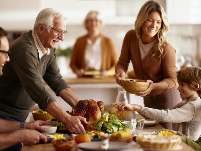 10 essentials you need to host a stress-free Thanksgiving dinner