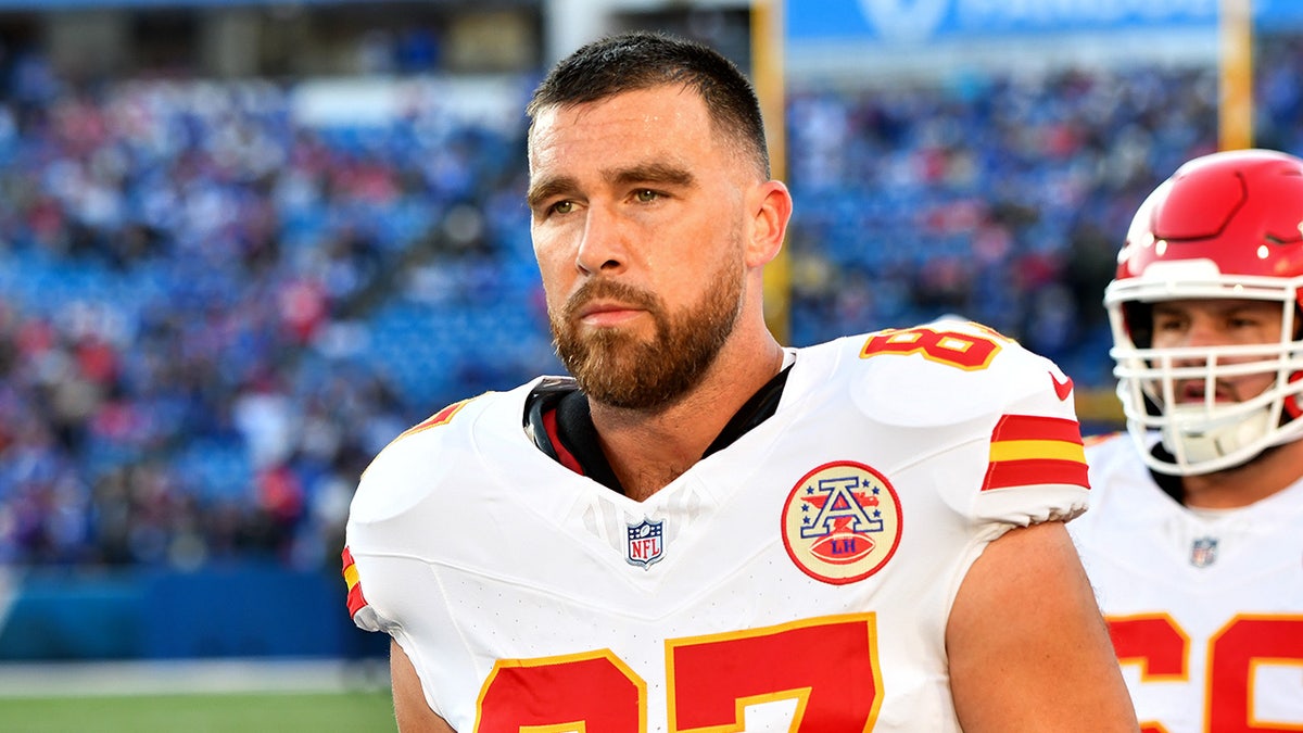 Travis Kelce refuses to dive into ‘personal life’ after question from brother on bye week plans  at george magazine