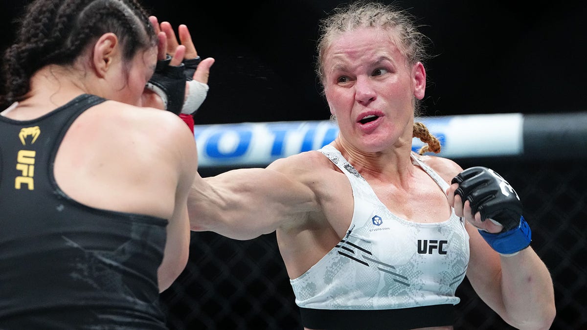 UFC star comes to Joe Rogan's defense after Ronda Rousey's swipe at george magazine