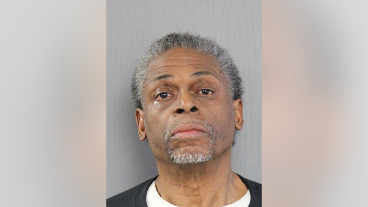 Chicago man with 25 prison sentences commits new burglaries within 48 hours of release  at george magazine