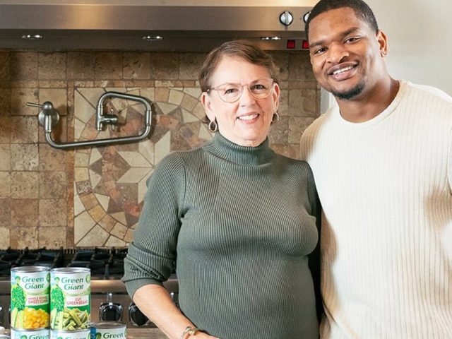 Viral grandma and stranger she mistakenly texted to celebrate 10th Thanksgiving together