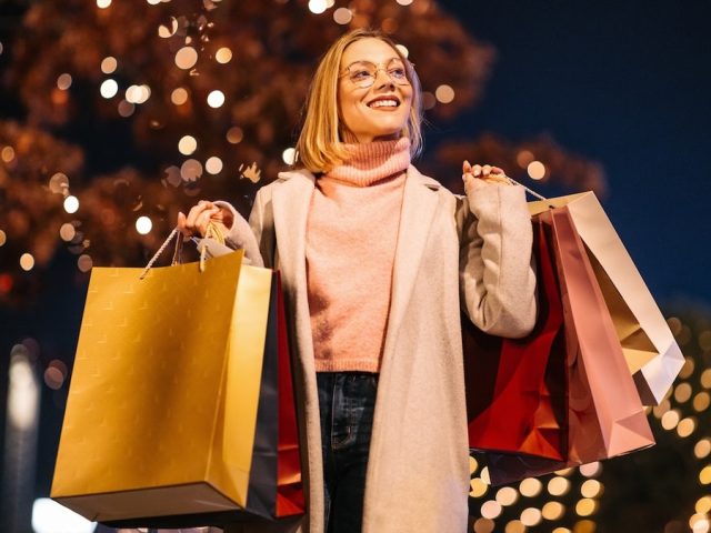 This Black Friday, don’t let ‘Swipeflation’ swipe $1,400 of your holiday cash