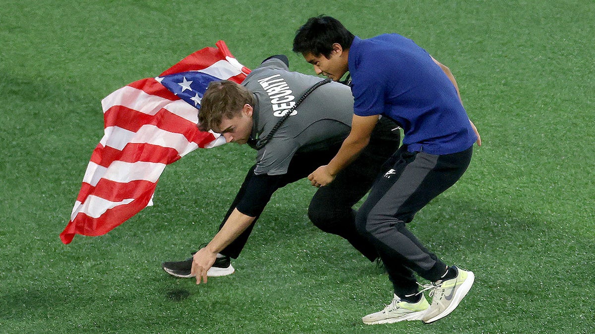 Fan waving American flag storms field in Game 6 of World Series, sparking boos from Canadian crowd  at george magazine