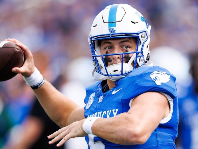 College quarterback apologizes after flaunting NIL money to critic in viral video