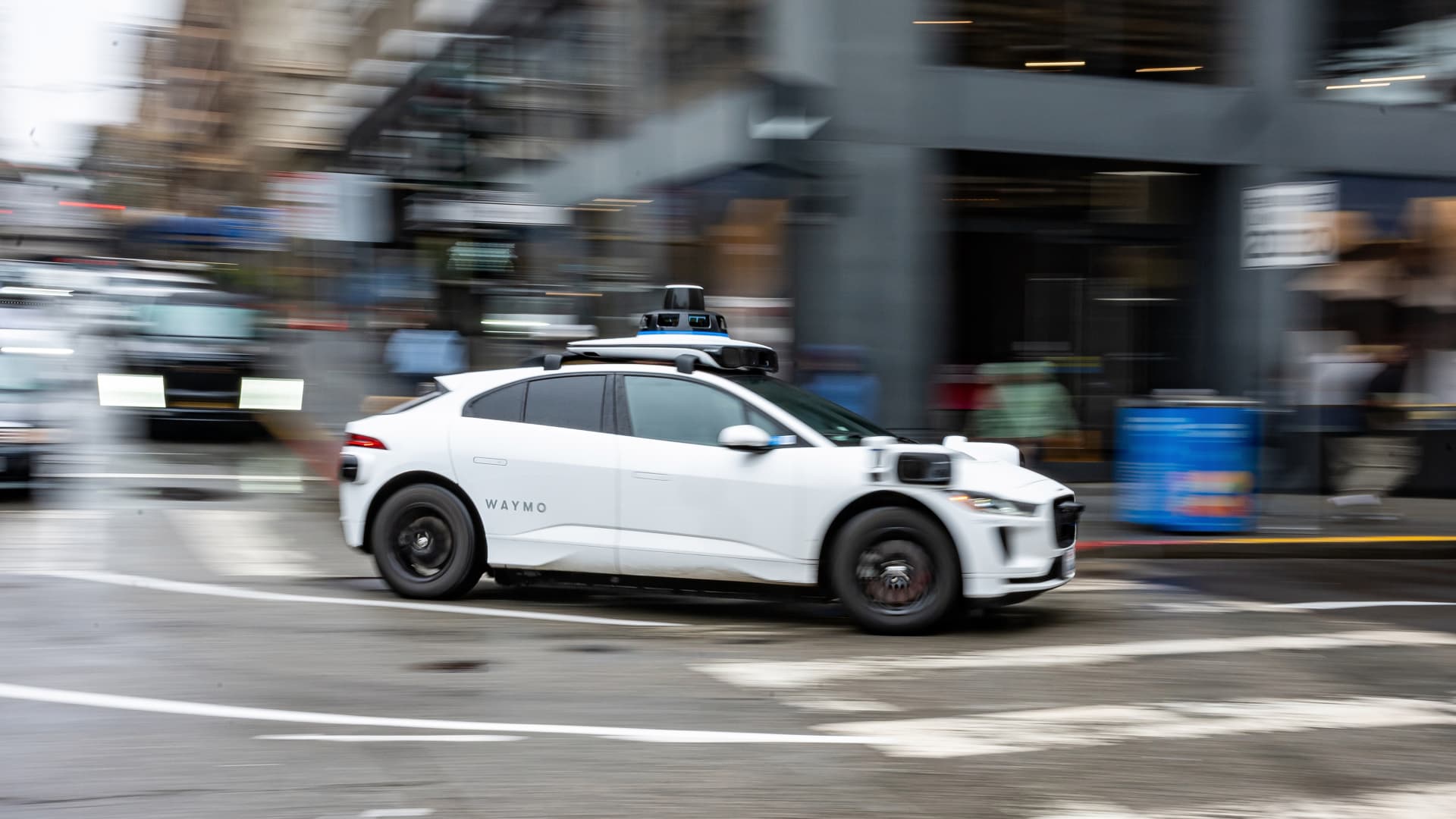 Waymo pauses robotaxis in SF again due to flash flood warnings on Christmas Day at george magazine