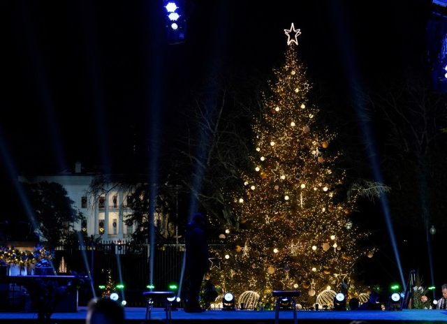 Washington DC lights the National Christmas Tree