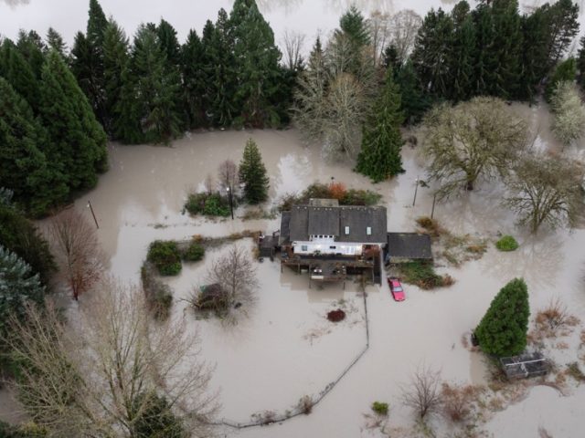 Trump signs emergency declaration after thousands evacuated during Washington floods