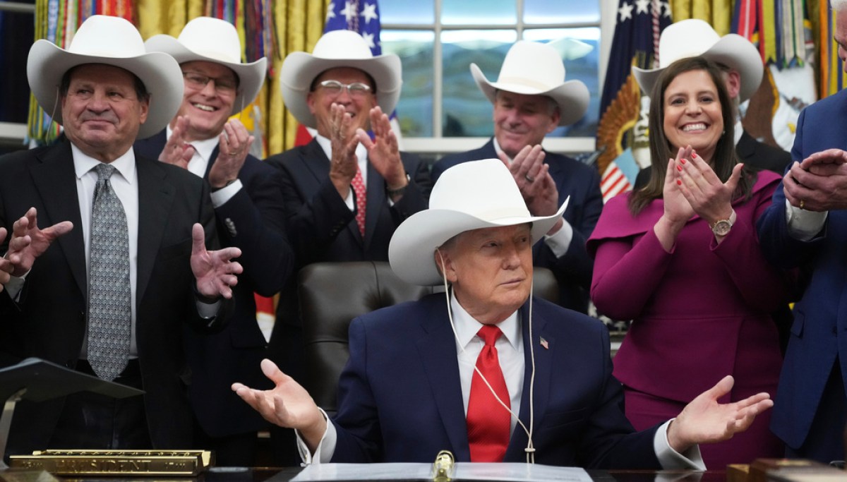 Trump dons cowboy hat and pays tribute to ‘Miracle on Ice’ hockey team as he makes digs at Somalis in Minnesota at george magazine