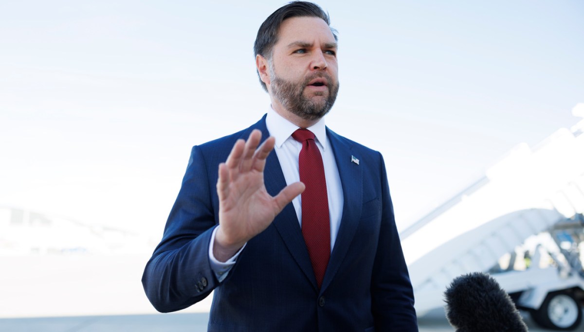 Vance says he did ‘the Biden slow shuffle’ on icy tarmac to avoid falling at george magazine