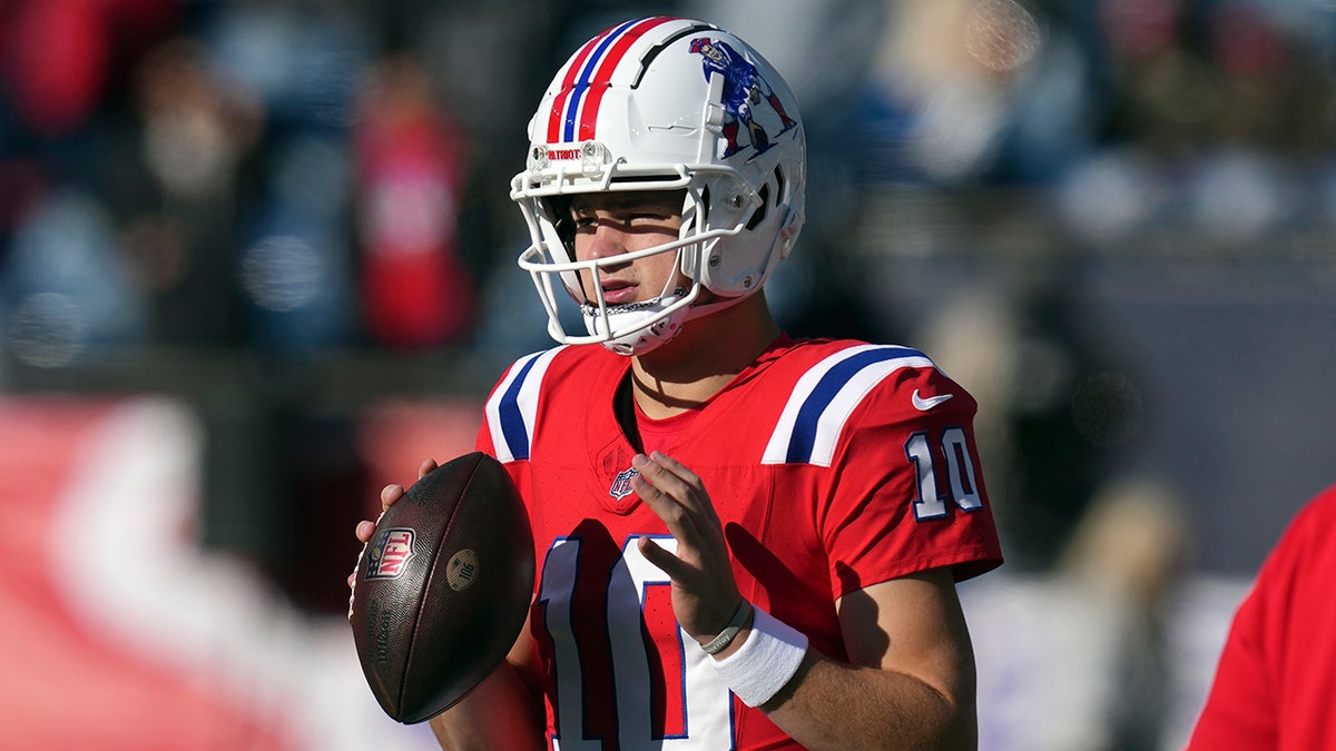 Patriots star talks wife's viral baking videos: 'She's a superstar' at george magazine