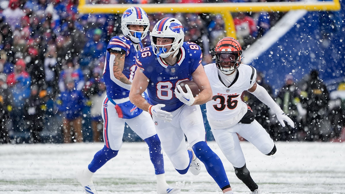 Bills rally with 21 points in 4th quarter to defeat Bengals in snowy Buffalo at george magazine