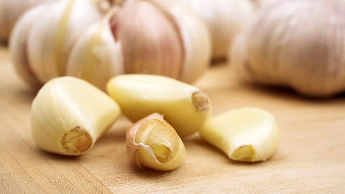 Garlic extract rivals traditional mouthwash for dental hygiene in surprising new review at george magazine