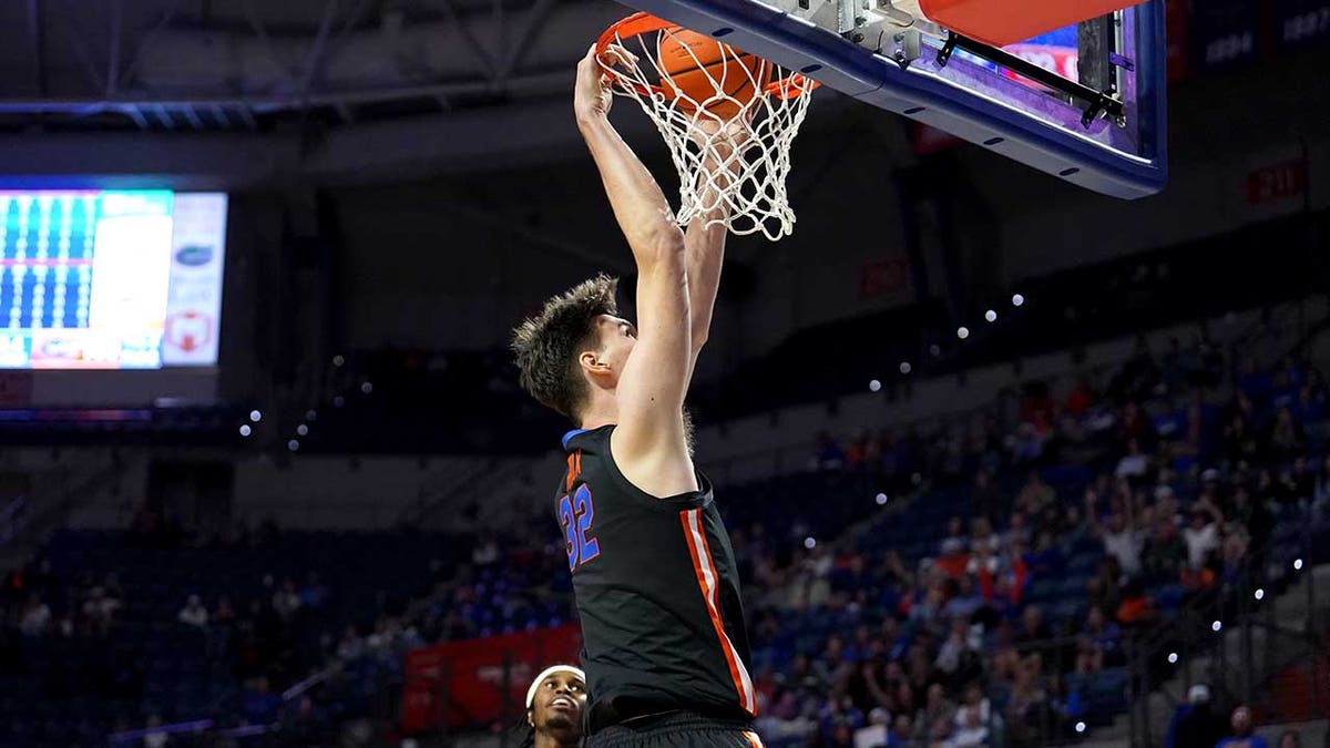 World's tallest teen Olivier Rioux makes college basketball history in Florida win at george magazine