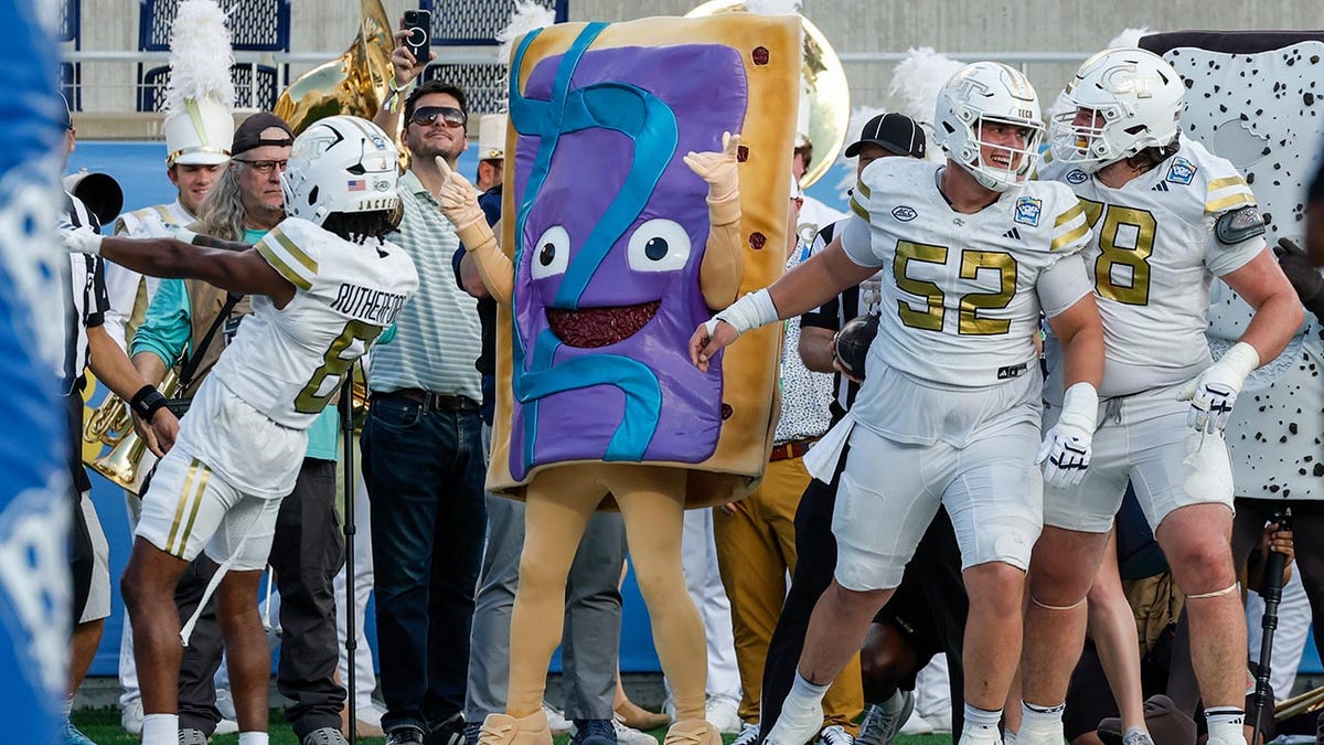Pop-Tarts pastry bails on celebration and 4 other wild moments from bowl game at george magazine