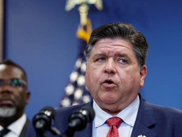 Pritzker signs bill to further shield illegal immigrants in Illinois from deportations