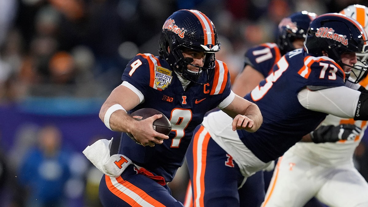Illinois star runs over official in key play, leads team to Music City Bowl win at george magazine