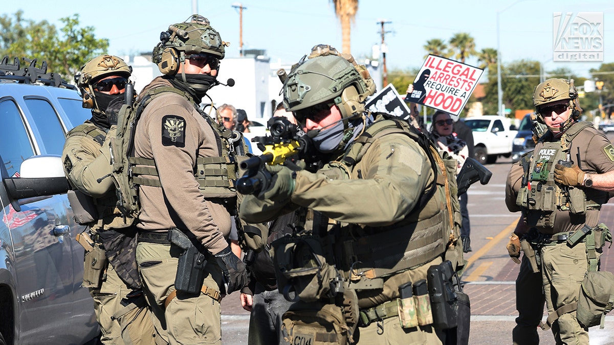 ICE accuses Dem lawmaker of joining 'rioting crowd' in Arizona, interfering in mass arrest at george magazine