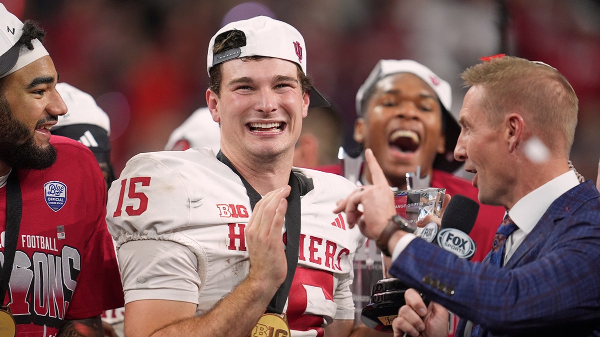 Fernando Mendoza, Julian Sayin, Diego Pavia and Jeremiyah Love tapped as Heisman Trophy finalists  at george magazine