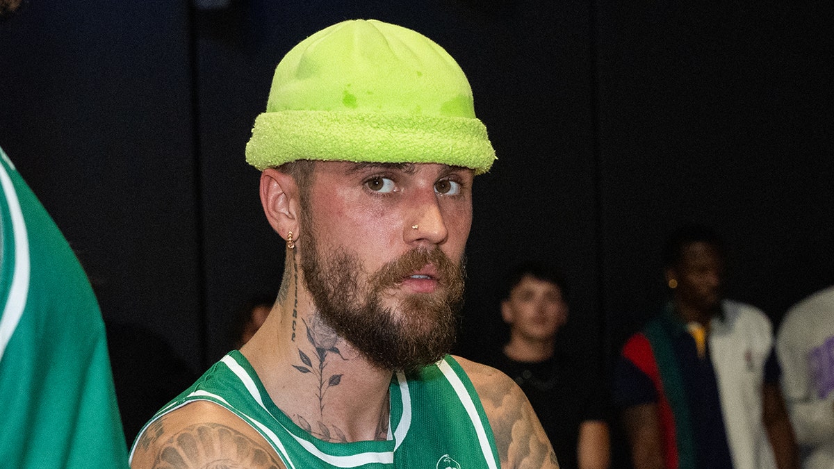 Justin Bieber threatens to put Apple employees in 'rear-naked choke hold' over popular iPhone function mishap at george magazine