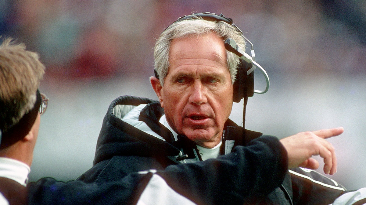 Mike White, who coached Raiders and multiple college programs, dead at 89 at george magazine