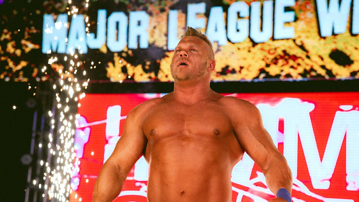 Pro wrestling star Alex Hammerstone focuses on winning MLW's Battle Riot as he fights through scrutiny at george magazine