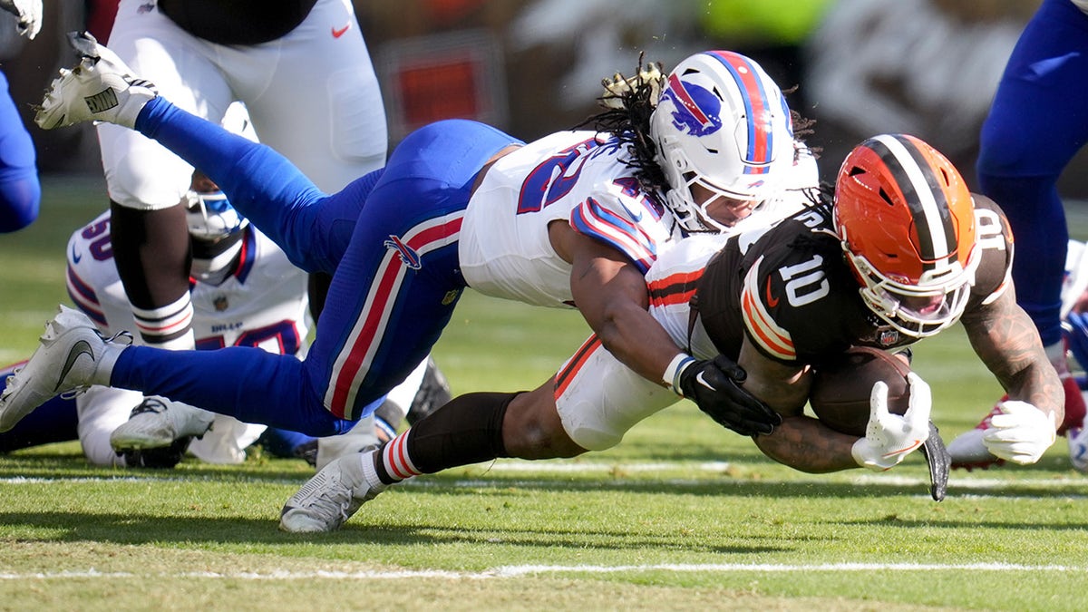Browns rookie suffers gruesome leg injury vs Bills at george magazine