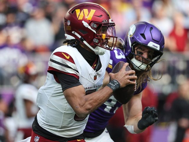 Commanders’ Jayden Daniels takes hit after interception, re-injures shoulder