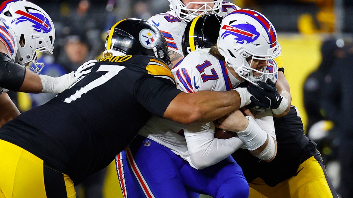 Steelers star accuses Josh Allen of kneeing him in the stomach  at george magazine