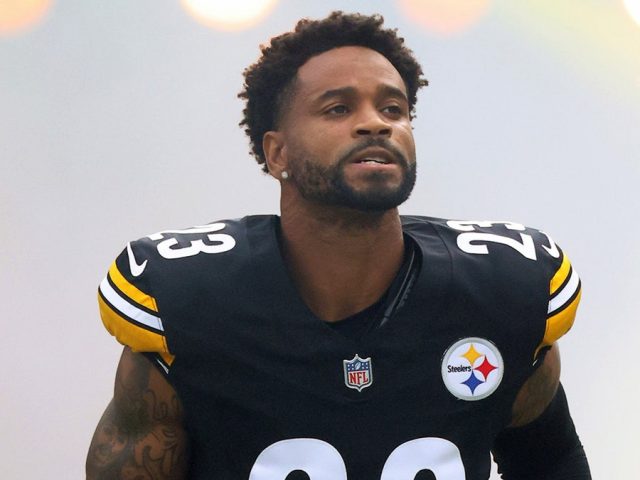 Super Bowl champ, 34, taking time to decide on career after Bills claimed him off waives, agent says