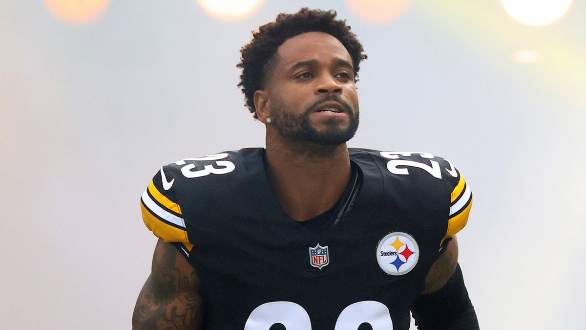 Super Bowl champ, 34, taking time to decide on career after Bills claimed him off waives, agent says  at george magazine