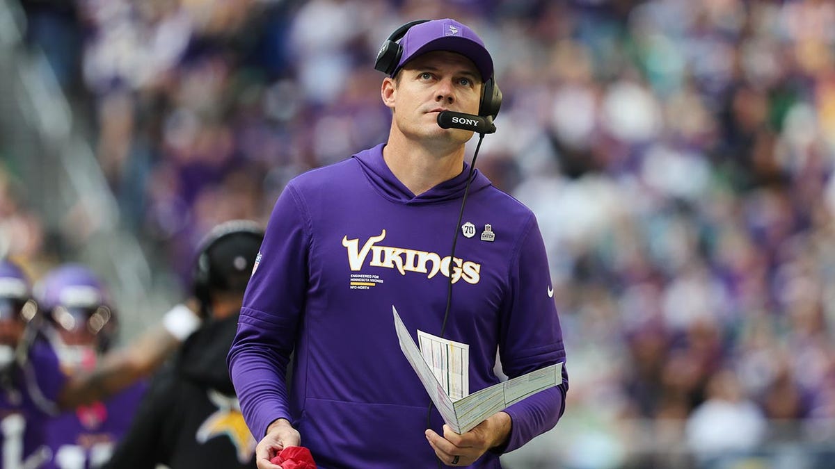 Vikings' team plane forced to turn around with mechanical issue during travel to Giants game at george magazine