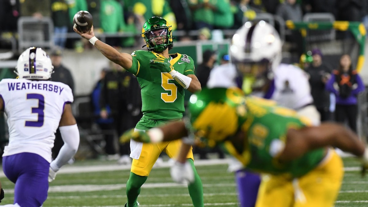 Oregon outlasts JMU in first round of College Football Playoff at george magazine
