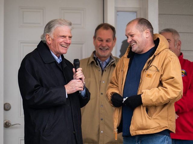 Rev. Franklin Graham delivers Kentucky flood survivors new homes for Christmas: ‘We can finally breathe’