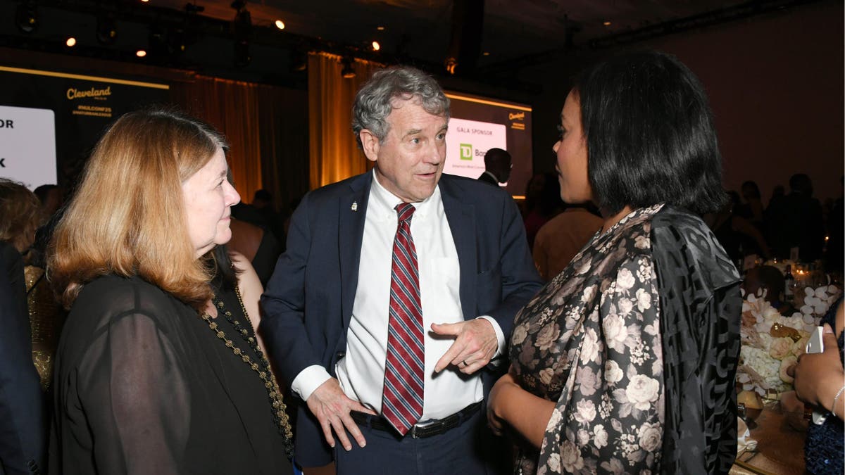 Sherrod Brown pitches himself as blue-collar populist while raking in cash from Hollywood celebrities at george magazine