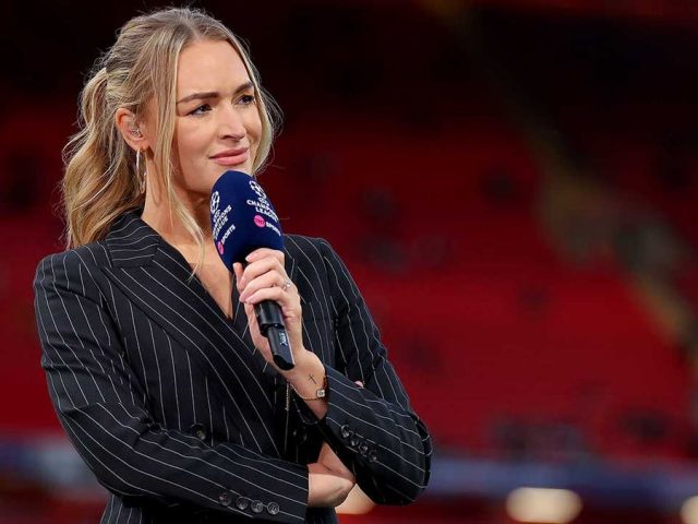 British sports presenter Laura Woods collapses live on air during women’s soccer match, caught by colleagues