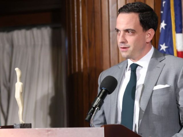 Fox News’ Trey Yingst honored with 2025 Prize of Excellence at Foreign Press Awards