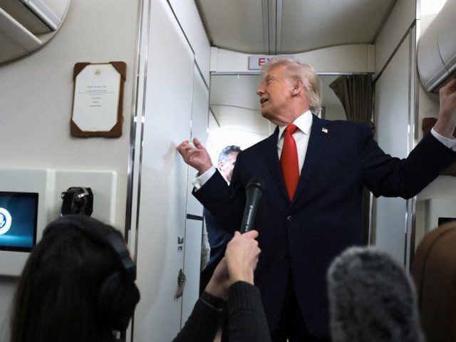 Trump repeatedly bumped by bathroom door during hilarious AF1 gaggle: ‘Come on out!’