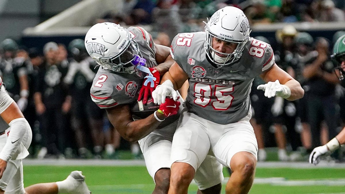 UNLV tight end tackles teammate on goal line in bowl game disaster at george magazine