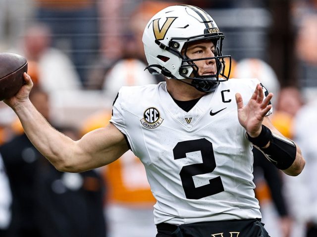 College football star calls on Trump take charge of College Football Playoff decisions