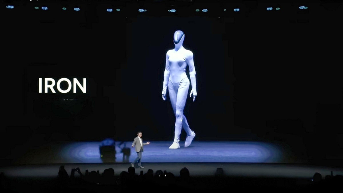 Robot stuns crowd after shocking onstage reveal  at george magazine