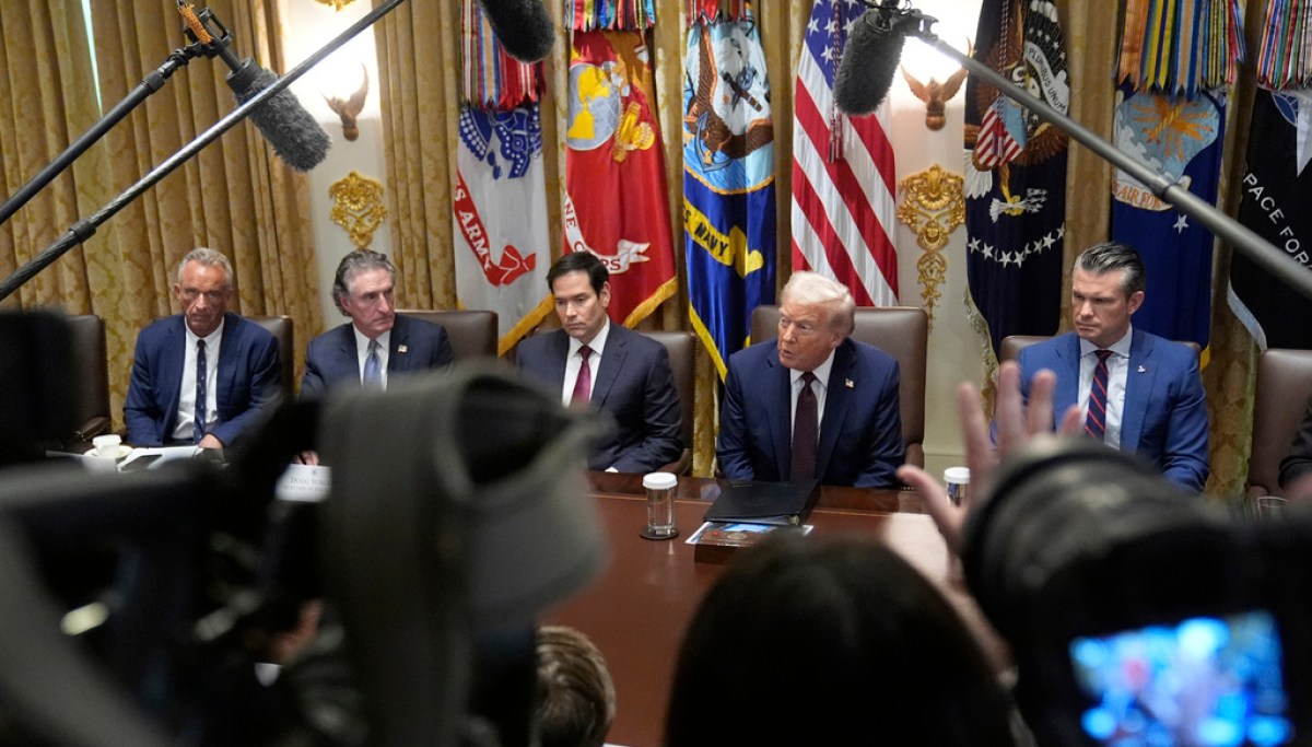 WATCH LIVE: Trump holds Cabinet meeting with Noem amid Minneapolis tensions at george magazine