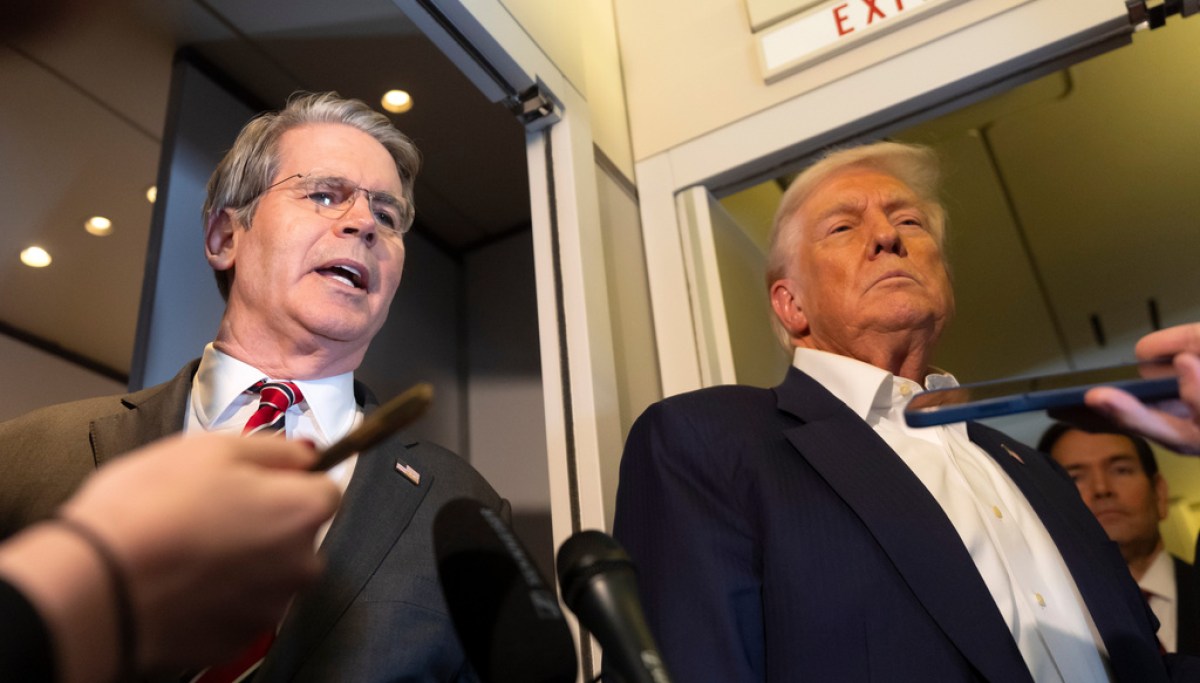 Trump orders new sanctions on Iranian officials coordinating deadly crackdown on protesters at george magazine