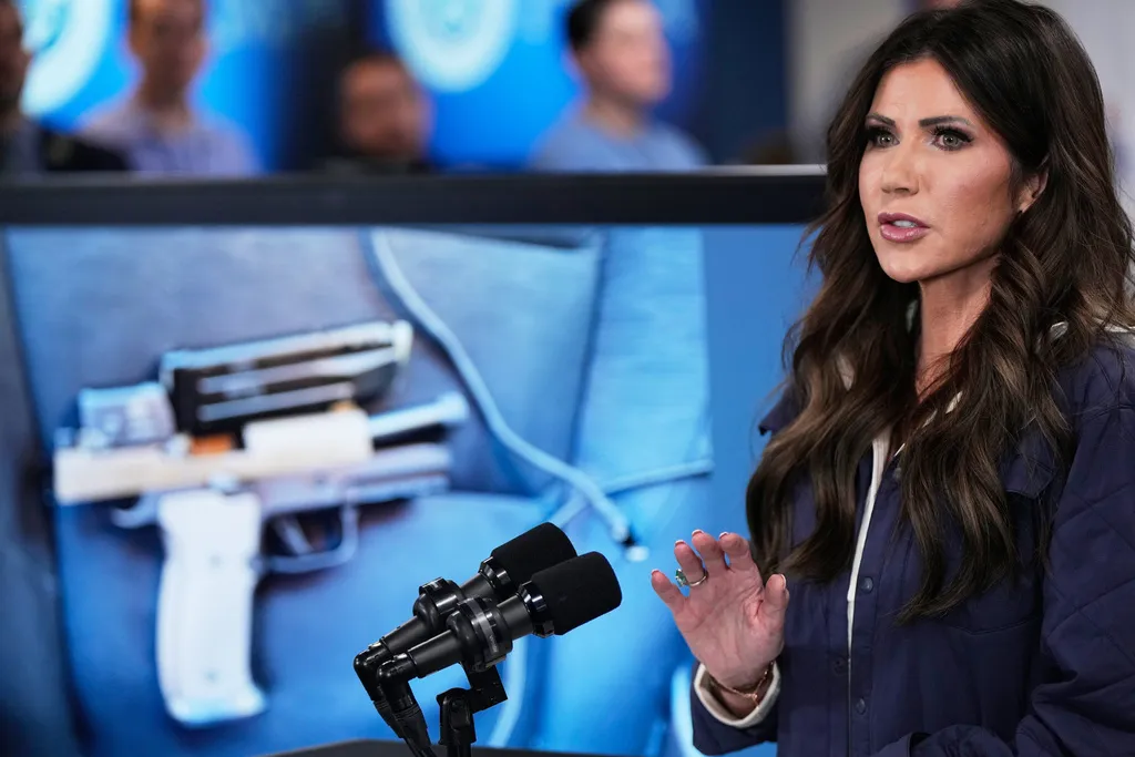 Thom Tillis and Lisa Murkowski call for Noem’s ouster as GOP frustrations grow at george magazine