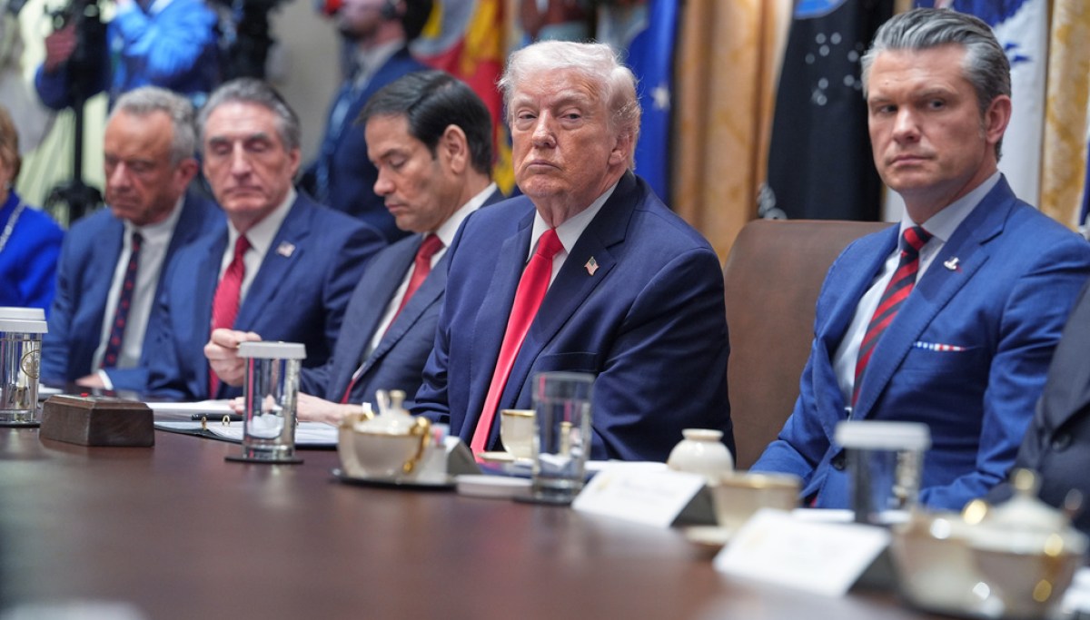 WATCH LIVE: Trump makes an announcement ahead of government shutdown deadline at george magazine