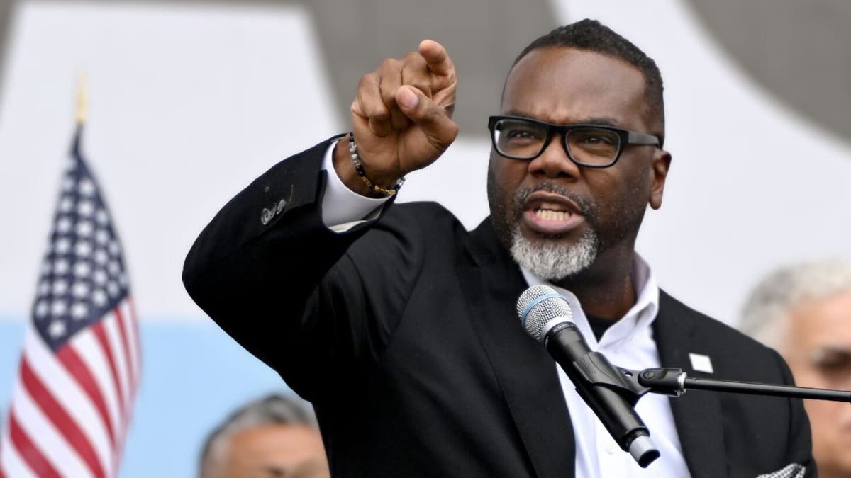 Chicago mayor Brandon Johnson puts ICE ‘on notice’ with executive order seeking prosecution of agents at george magazine