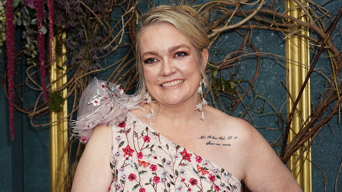 ‘It Ends With Us’ author Colleen Hoover shares cancer diagnosis in candid hospital post at george magazine