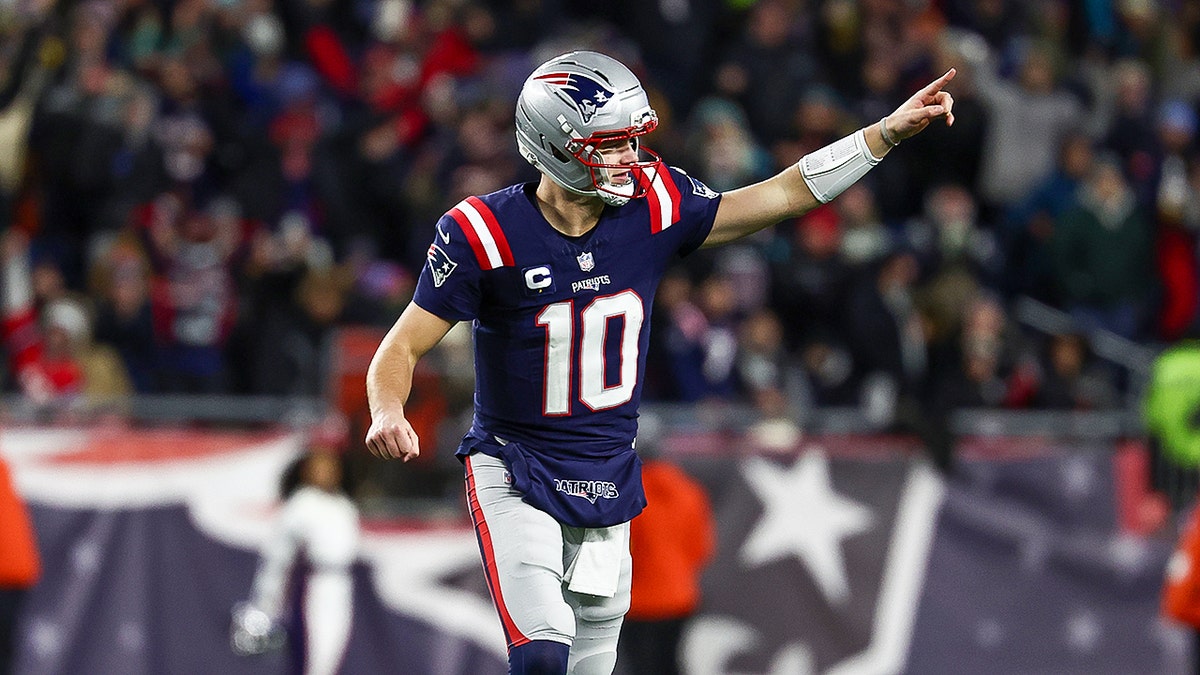 Patriots crush Chargers in Wild Card defensive slugfest, secure first playoff win since 2018 at george magazine