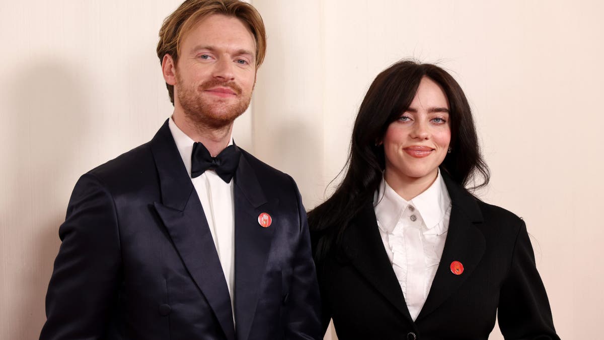 Billie Eilish brother Finneas accuses conservatives of Second Amendment hypocrisy following Pretti killing at george magazine